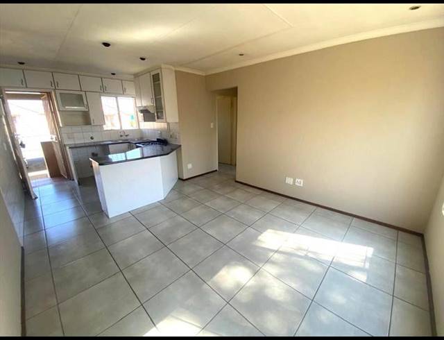 2 BEDROOM PROPERTY TO RENT IN LAKEFIELD